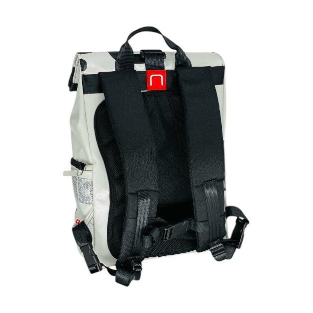 sac à dos nine june swiss made bâche de camion recyclée nomad 25 litres.swiss made, recycling, upcycling, 35 litres, trucktarpaunlin, backpack, adventurer