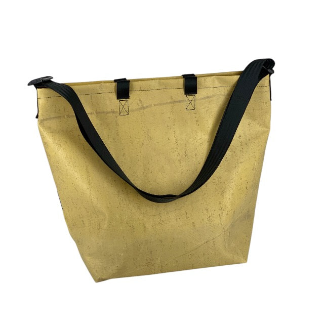 nine June, bâches, camion, suisse made, recyclage, upcycling, shopper, sac, tote bag, sac à dos, backpack,backpacks.