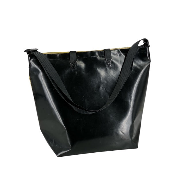 nine June, bâches, camion, suisse made, recyclage, upcycling, shopper, sac, tote bag, sac à dos, backpack,backpacks.