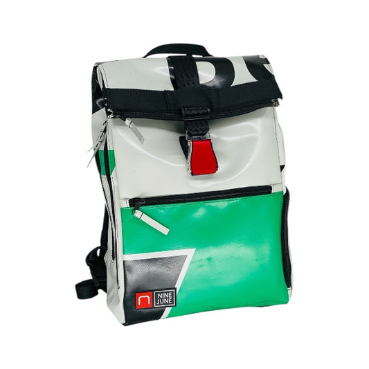 sac à dos nine june swiss made bâche de camion recyclée nomad 25 litres.swiss made, recycling, upcycling, trucktarpaunlin, backpack, adventurer
