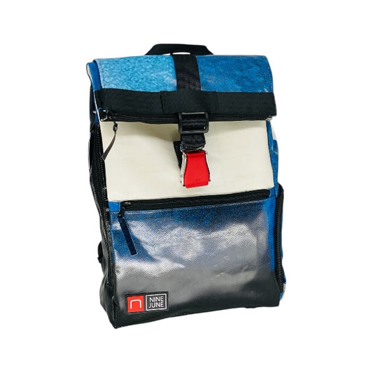 sac à dos nine june swiss made bâche de camion recyclée nomad 25 litres.swiss made, recycling, upcycling, trucktarpaunlin, backpack, adventurer