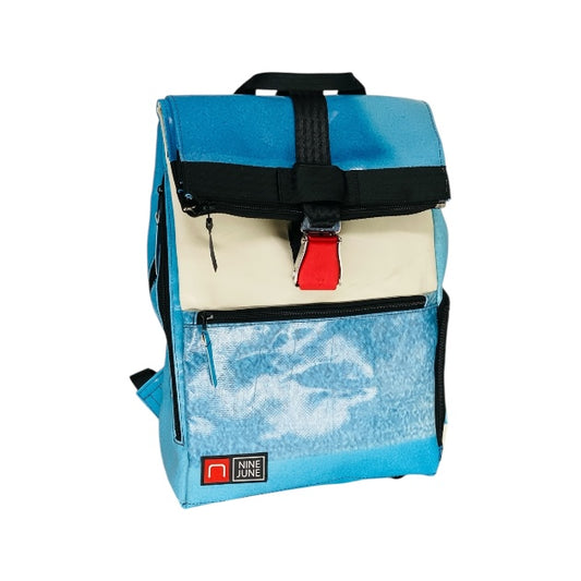 sac à dos nine june swiss made bâche de camion recyclée nomad 25 litres.swiss made, recycling, upcycling, trucktarpaunlin, backpack, adventurer