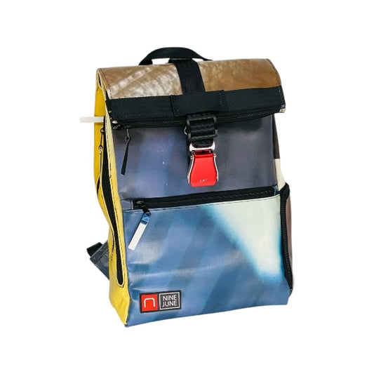 sac à dos nine june swiss made bâche de camion recyclée nomad 25 litres.swiss made, recycling, upcycling, 35 litres, trucktarpaunlin, backpack, adventurer