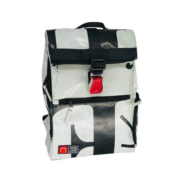 sac à dos nine june swiss made bâche de camion recyclée nomad 25 litres.swiss made, recycling, upcycling, 35 litres, trucktarpaunlin, backpack, adventurer
