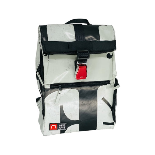 sac à dos nine june swiss made bâche de camion recyclée nomad 25 litres.swiss made, recycling, upcycling, 35 litres, trucktarpaunlin, backpack, adventurer