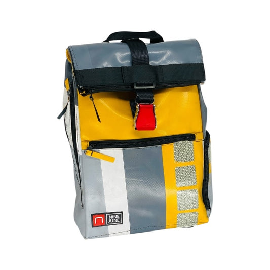 sac à dos nine june swiss made bâche de camion recyclée nomad 25 litres.swiss made, recycling, upcycling, 35 litres, trucktarpaunlin, backpack, adventurer
