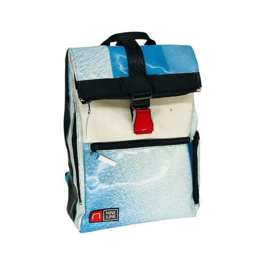 sac à dos nine june swiss made bâche de camion recyclée nomad 25 litres.swiss made, recycling, upcycling, 35 litres, trucktarpaunlin, backpack, adventurer