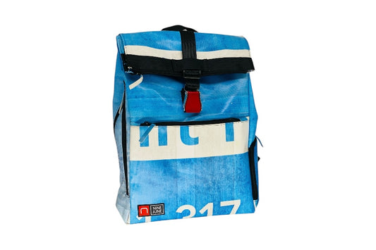 sac à dos nine june swiss made bâche de camion recyclée nomad 25 litres.swiss made, recycling, upcycling, tructarpaunlin, backpack, adventurer