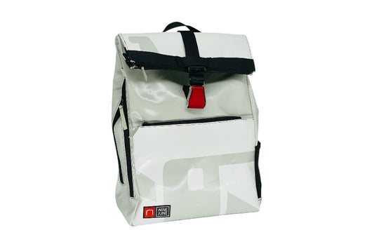 sac à dos nine june swiss made bâche de camion recyclée nomad 25 litres.swiss made, recycling, upcycling, tructarpaunlin, backpack, adventurer
