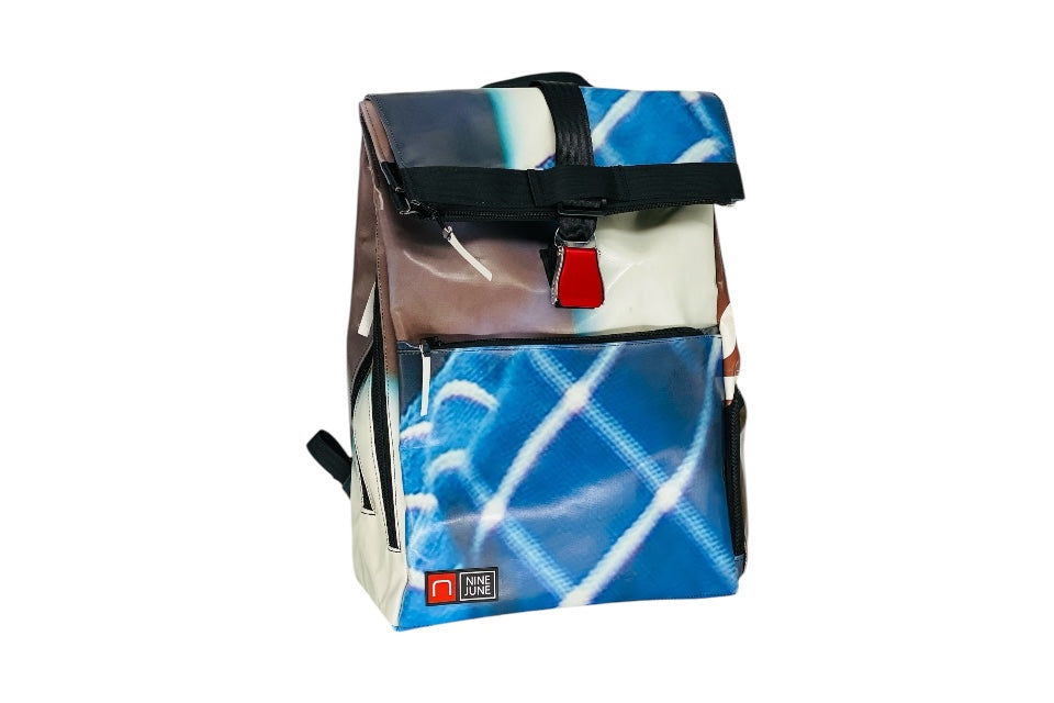 sac à dos nine june swiss made bâche de camion recyclée nomad 25 litres.swiss made, recycling, upcycling, tructarpaunlin, backpack, adventurer