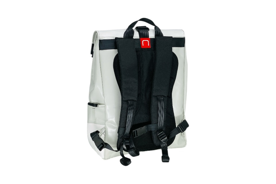 sac à dos nine june swiss made bâche de camion recyclée nomad 25 litres.swiss made, recycling, upcycling, tructarpaunlin, backpack, adventurer