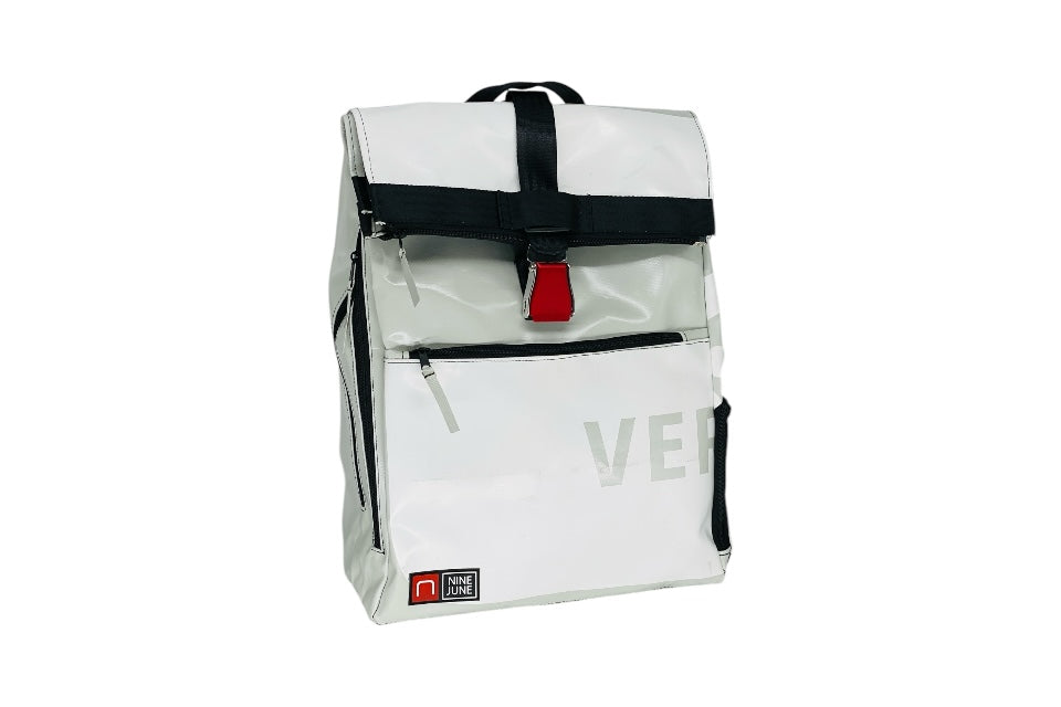 sac à dos nine june swiss made bâche de camion recyclée nomad 25 litres.swiss made, recycling, upcycling, tructarpaunlin, backpack, adventurer