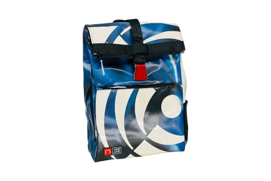 sac à dos nine june swiss made bâche de camion recyclée nomad 25 litres.swiss made, recycling, upcycling, tructarpaunlin, backpack, adventurer