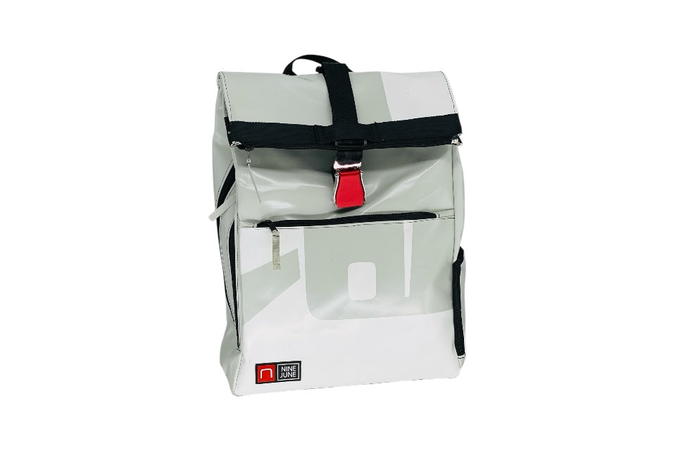 sac à dos nine june swiss made bâche de camion recyclée nomad 25 litres.swiss made, recycling, upcycling, tructarpaunlin, backpack, adventurer