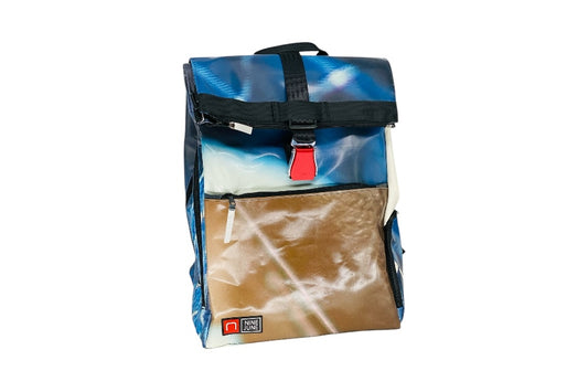 sac à dos nine june swiss made bâche de camion recyclée nomad 25 litres.swiss made, recycling, upcycling, tructarpaunlin, backpack, adventurer
