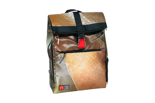 sac à dos nine june swiss made bâche de camion recyclée nomad 25 litres.swiss made, recycling, upcycling, tructarpaunlin, backpack, adventurer