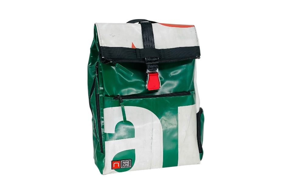 sac à dos nine june swiss made bâche de camion recyclée nomad 25 litres.swiss made, recycling, upcycling, tructarpaunlin, backpack, adventurer