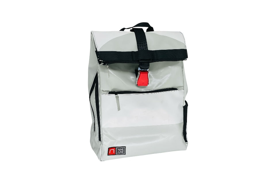 sac à dos nine june swiss made bâche de camion recyclée nomad 25 litres.swiss made, recycling, upcycling, tructarpaunlin, backpack, adventurer