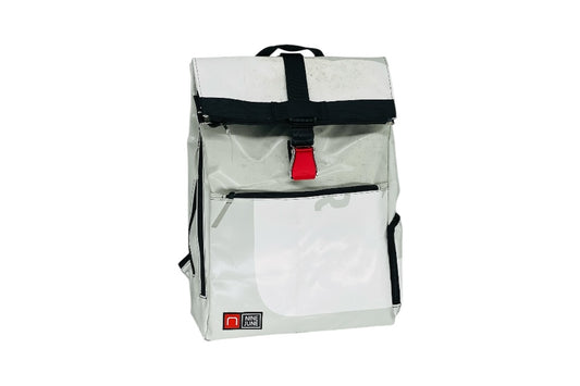 sac à dos nine june swiss made bâche de camion recyclée nomad 25 litres.swiss made, recycling, upcycling, tructarpaunlin, backpack, adventurer