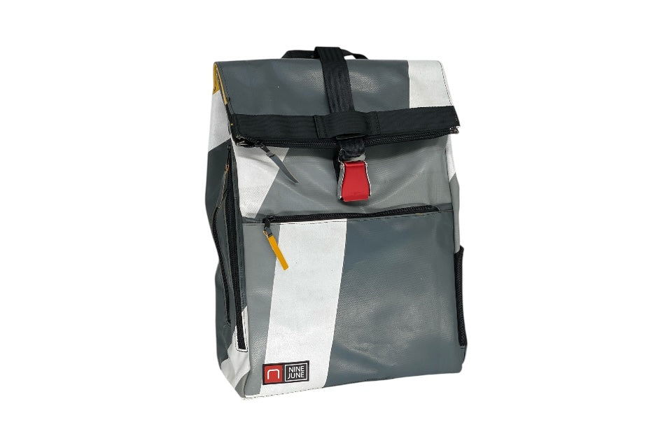 sac à dos nine june swiss made bâche de camion recyclée nomad 25 litres.swiss made, recycling, upcycling, tructarpaunlin, backpack, adventurer