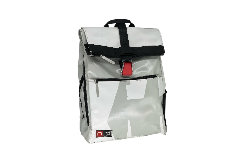 sac à dos nine june swiss made bâche de camion recyclée nomad 25 litres.swiss made, recycling, upcycling, tructarpaunlin, backpack, adventurer