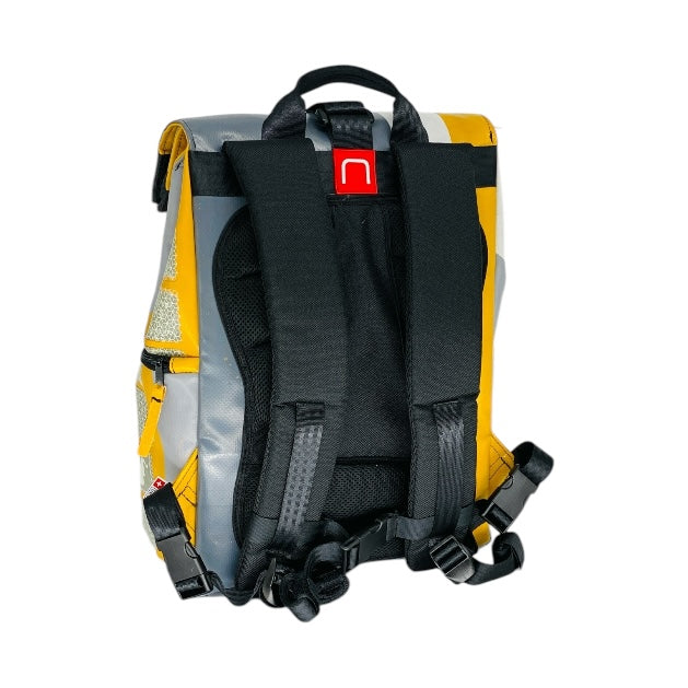 sac à dos nine june swiss made bâche de camion recyclée nomad 25 litres.swiss made, recycling, upcycling, tructarpaunlin, backpack, adventurer