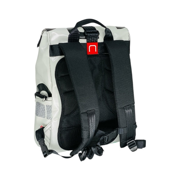 sac à dos nine june swiss made bâche de camion recyclée nomad 25 litres.swiss made, recycling, upcycling, trucktarpaunlin, backpack, adventurer