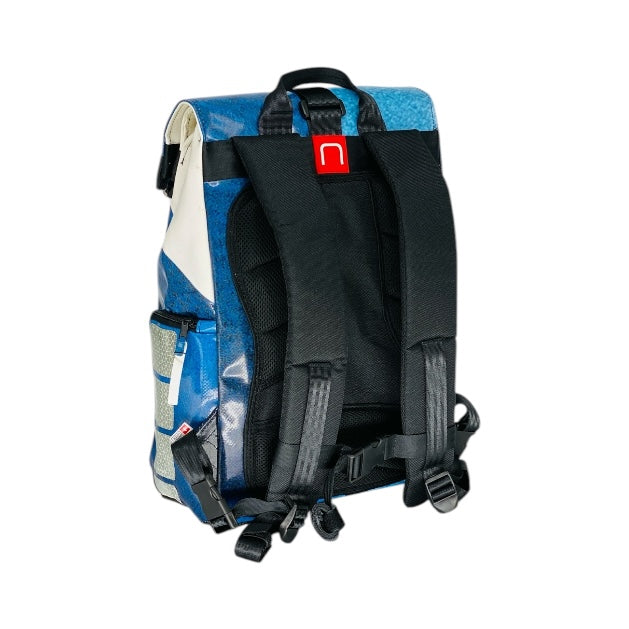 sac à dos nine june swiss made bâche de camion recyclée nomad 25 litres.swiss made, recycling, upcycling, trucktarpaunlin, backpack, adventurer
