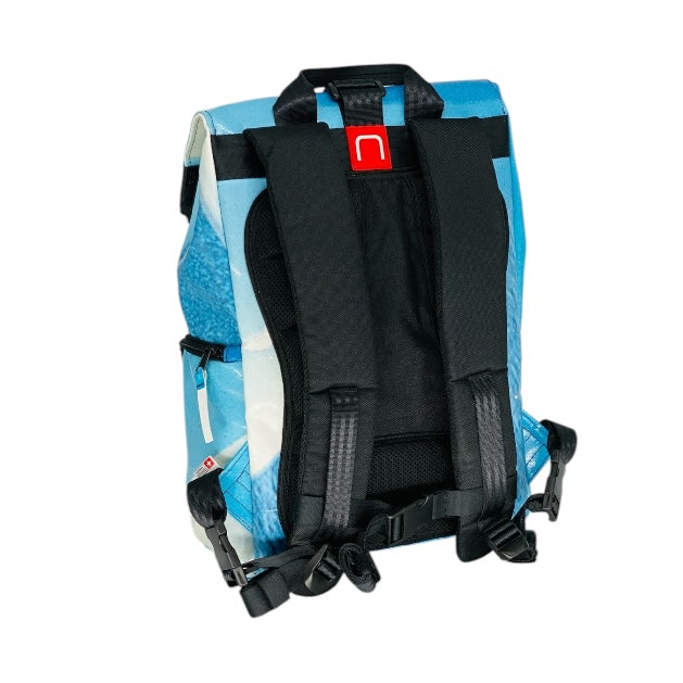 sac à dos nine june swiss made bâche de camion recyclée nomad 25 litres.swiss made, recycling, upcycling, trucktarpaunlin, backpack, adventurer
