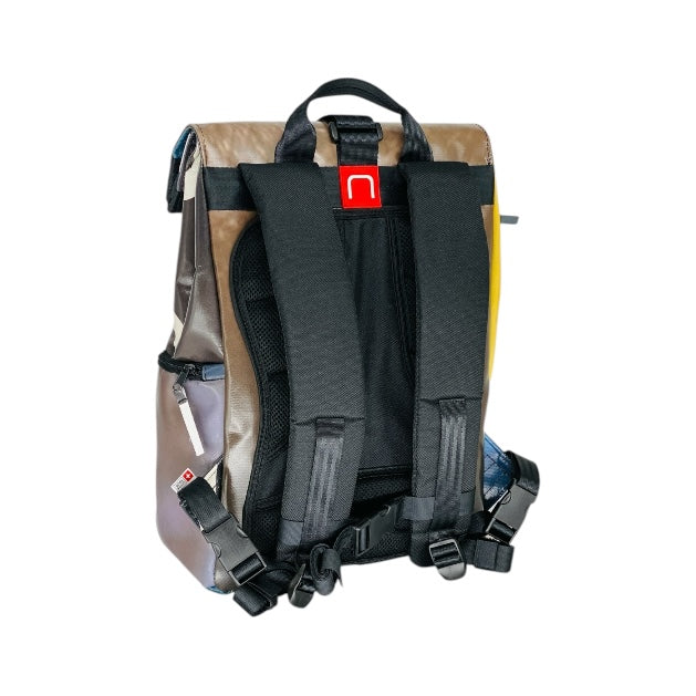 sac à dos nine june swiss made bâche de camion recyclée nomad 25 litres.swiss made, recycling, upcycling, 35 litres, trucktarpaunlin, backpack, adventurer