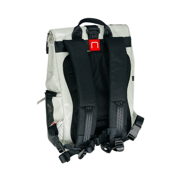 sac à dos nine june swiss made bâche de camion recyclée nomad 25 litres.swiss made, recycling, upcycling, 35 litres, trucktarpaunlin, backpack, adventurer
