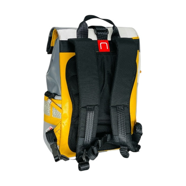 sac à dos nine june swiss made bâche de camion recyclée nomad 25 litres.swiss made, recycling, upcycling, 35 litres, trucktarpaunlin, backpack, adventurer