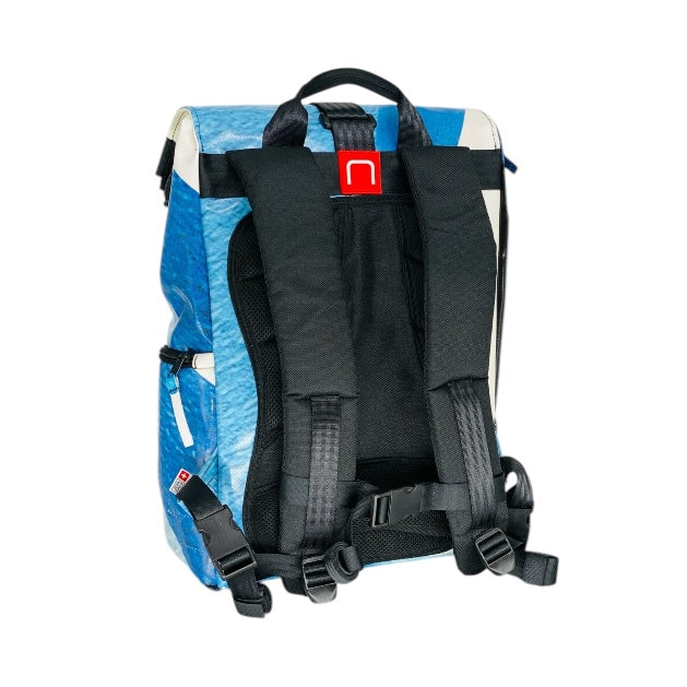 sac à dos nine june swiss made bâche de camion recyclée nomad 25 litres.swiss made, recycling, upcycling, tructarpaunlin, backpack, adventurer