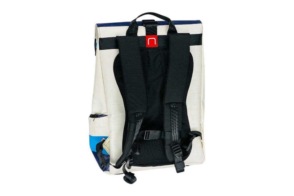 sac à dos nine june swiss made bâche de camion recyclée nomad 25 litres.swiss made, recycling, upcycling, tructarpaunlin, backpack, adventurer
