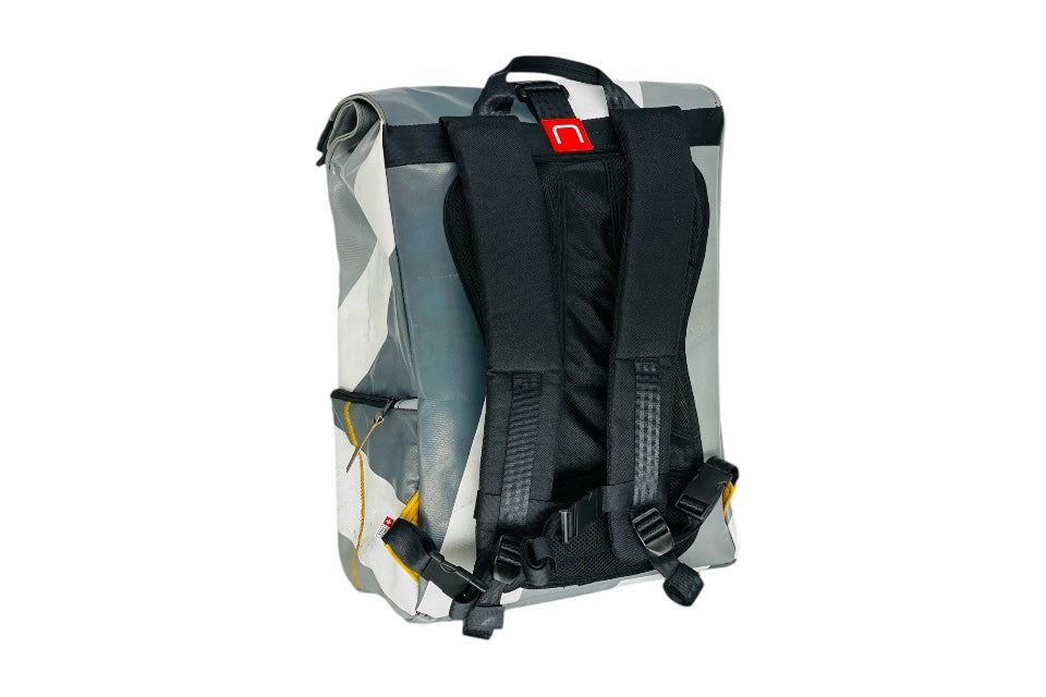 sac à dos nine june swiss made bâche de camion recyclée nomad 25 litres.swiss made, recycling, upcycling, tructarpaunlin, backpack, adventurer