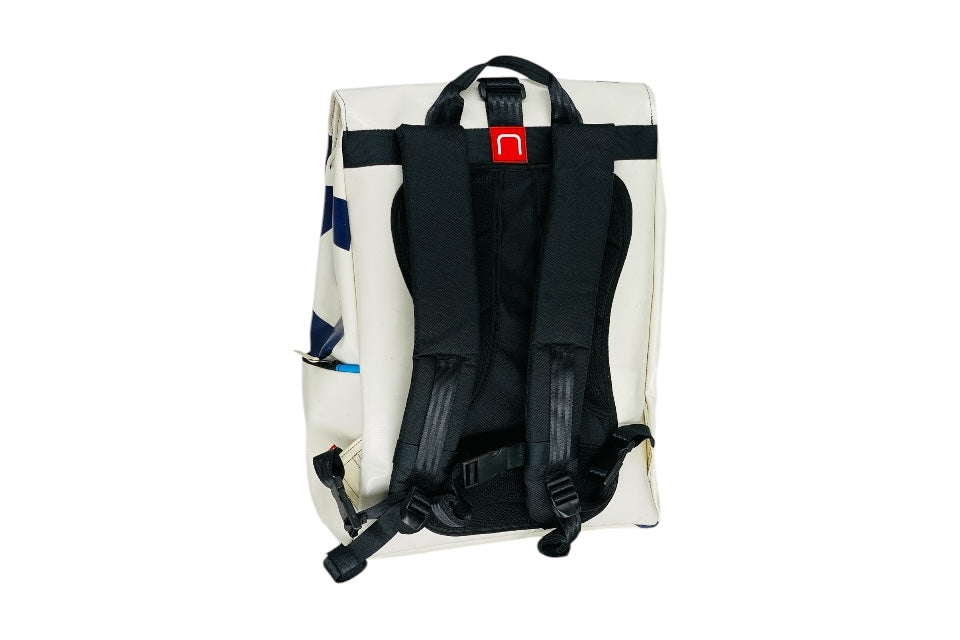 sac à dos nine june swiss made bâche de camion recyclée nomad 25 litres.swiss made, recycling, upcycling, tructarpaunlin, backpack, adventurer