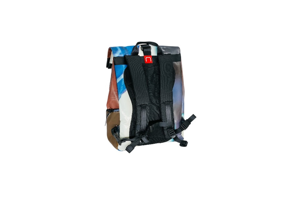 sac à dos nine june swiss made bâche de camion recyclée nomad 25 litres.swiss made, recycling, upcycling, tructarpaunlin, backpack, adventurer