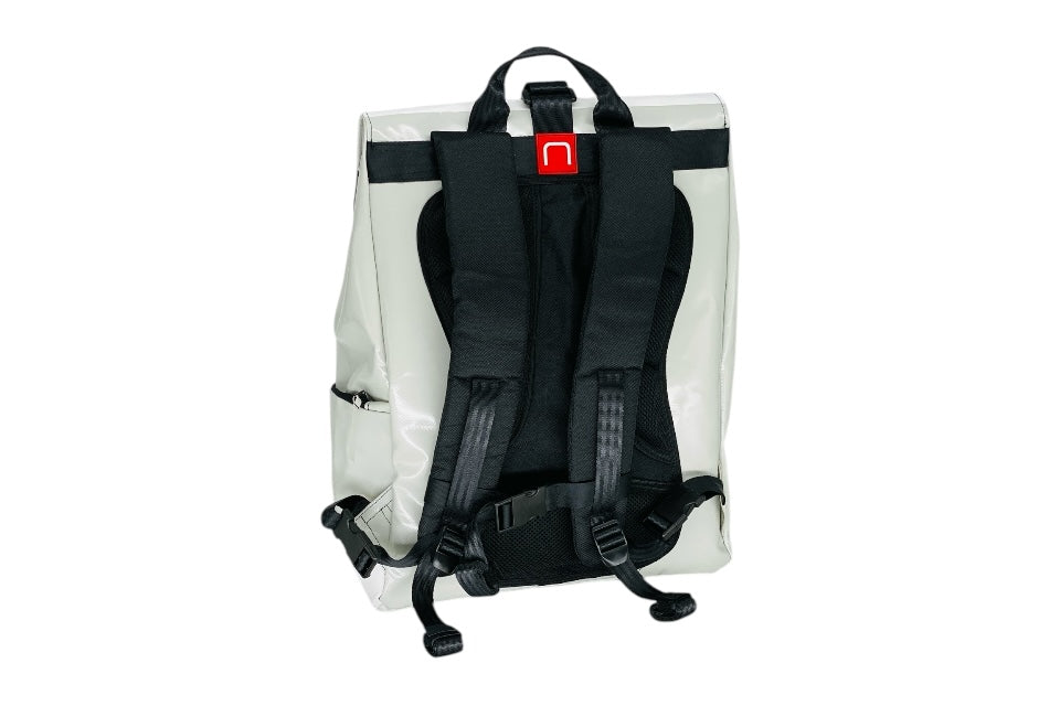sac à dos nine june swiss made bâche de camion recyclée nomad 25 litres.swiss made, recycling, upcycling, tructarpaunlin, backpack, adventurer