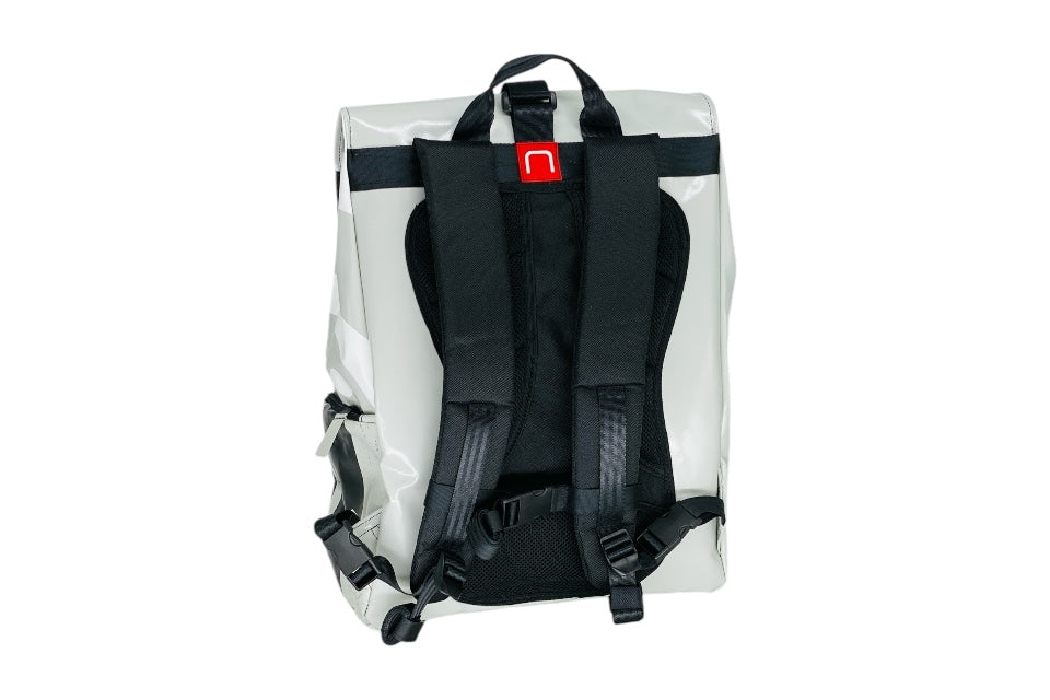 sac à dos nine june swiss made bâche de camion recyclée nomad 25 litres.swiss made, recycling, upcycling, tructarpaunlin, backpack, adventurer