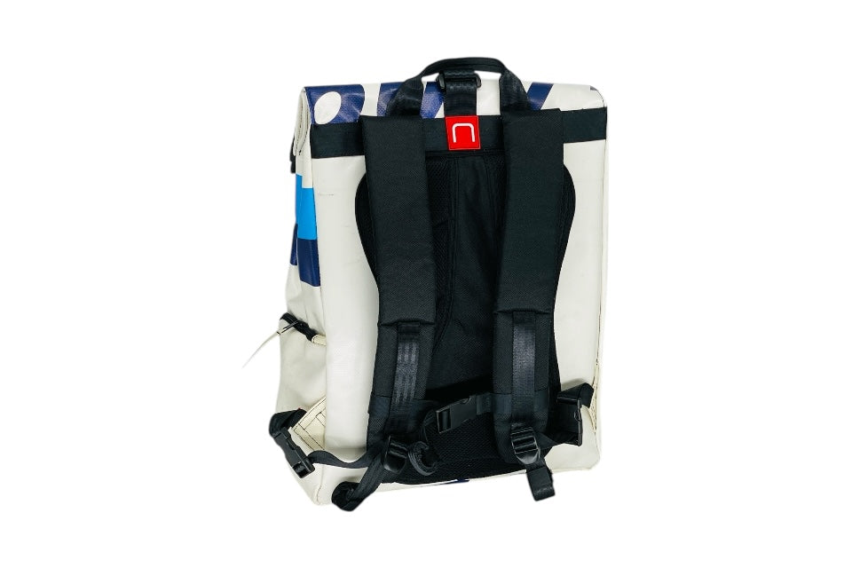 sac à dos nine june swiss made bâche de camion recyclée nomad 25 litres.swiss made, recycling, upcycling, tructarpaunlin, backpack, adventurer