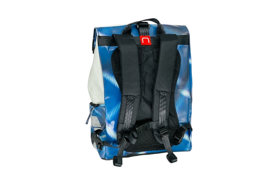 sac à dos nine june swiss made bâche de camion recyclée nomad 25 litres.swiss made, recycling, upcycling, tructarpaunlin, backpack, adventurer