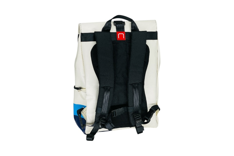 sac à dos nine june swiss made bâche de camion recyclée nomad 25 litres.swiss made, recycling, upcycling, tructarpaunlin, backpack, adventurer