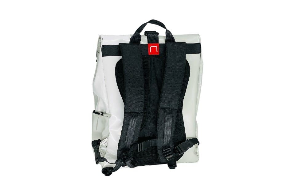 sac à dos nine june swiss made bâche de camion recyclée nomad 25 litres.swiss made, recycling, upcycling, tructarpaunlin, backpack, adventurer