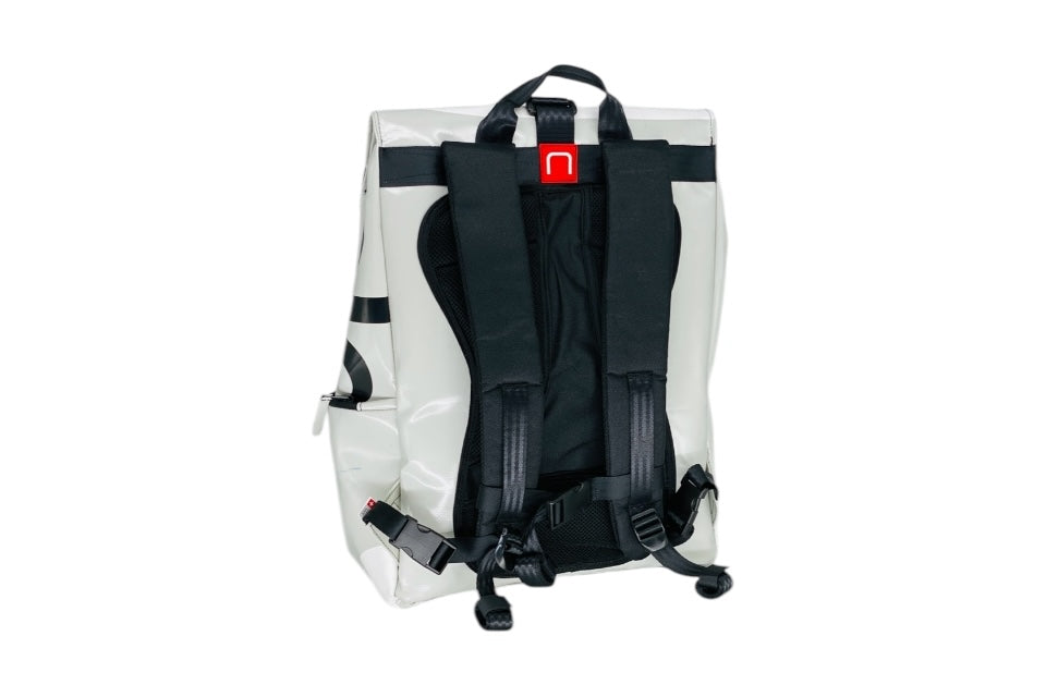 sac à dos nine june swiss made bâche de camion recyclée nomad 25 litres.swiss made, recycling, upcycling, tructarpaunlin, backpack, adventurer