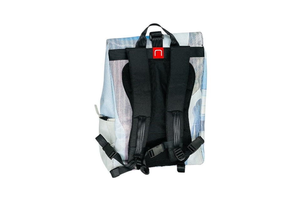 sac à dos nine june swiss made bâche de camion recyclée nomad 25 litres.swiss made, recycling, upcycling, tructarpaunlin, backpack, adventurer