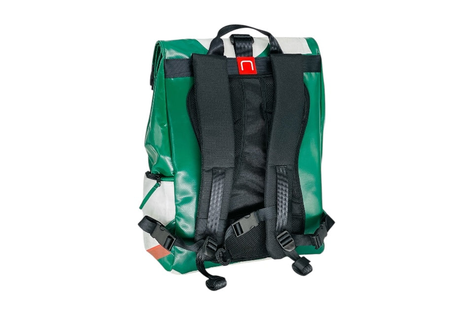 ADVENTURER (35L) - sac à dos en bâches de camion recyclées - Swiss made -