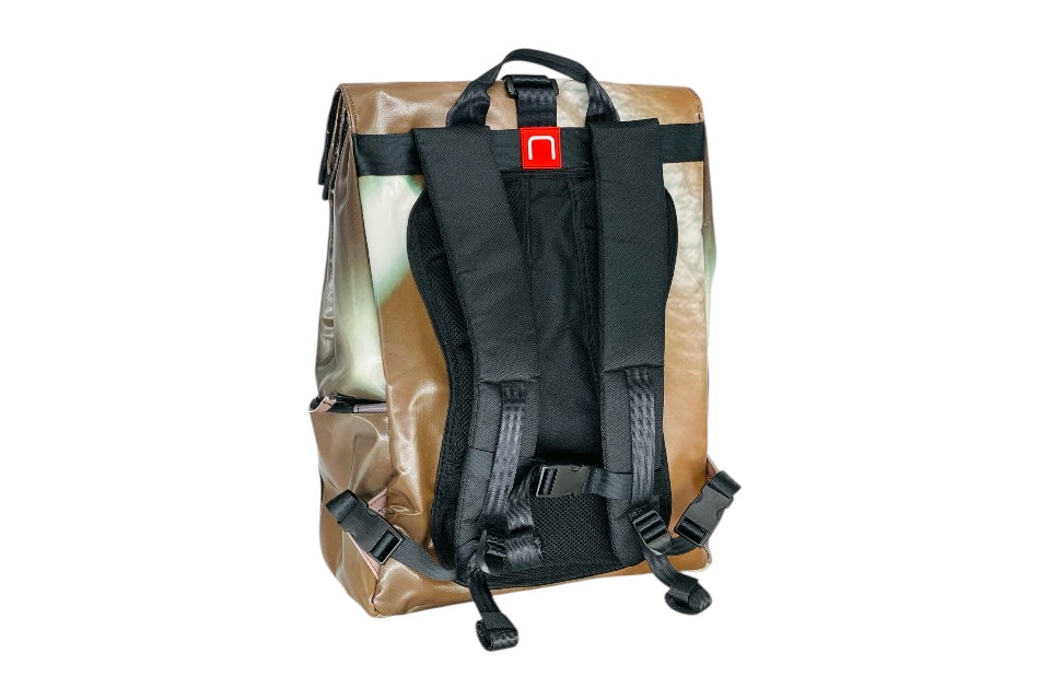 sac à dos nine june swiss made bâche de camion recyclée nomad 25 litres.swiss made, recycling, upcycling, tructarpaunlin, backpack, adventurer