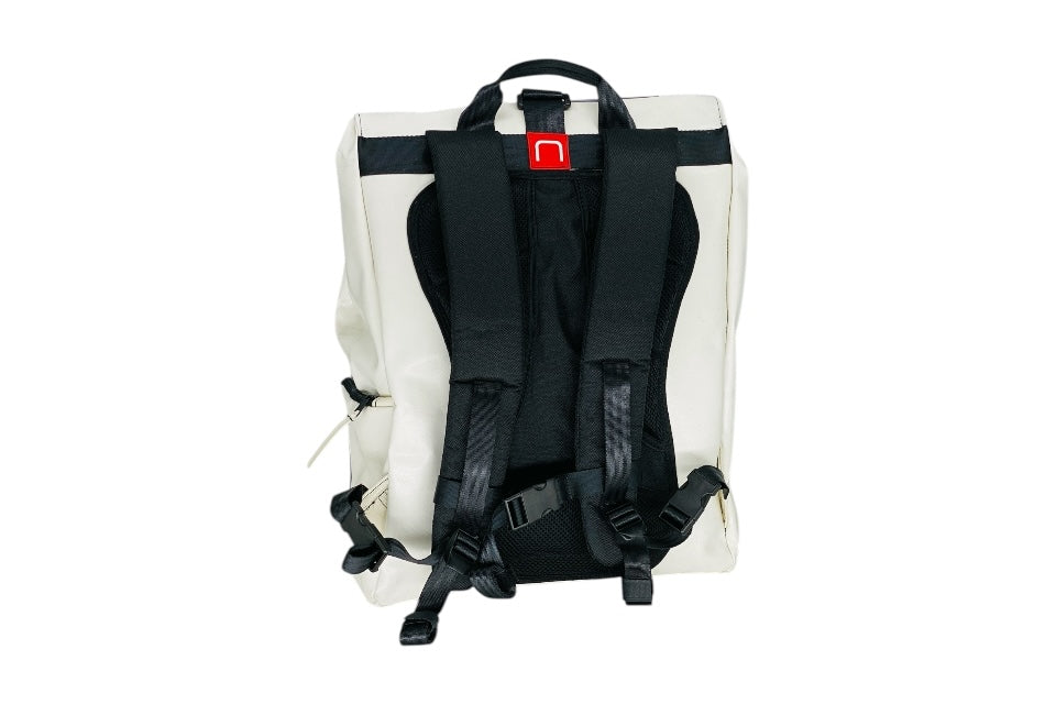 sac à dos nine june swiss made bâche de camion recyclée nomad 25 litres.swiss made, recycling, upcycling, tructarpaunlin, backpack, adventurer