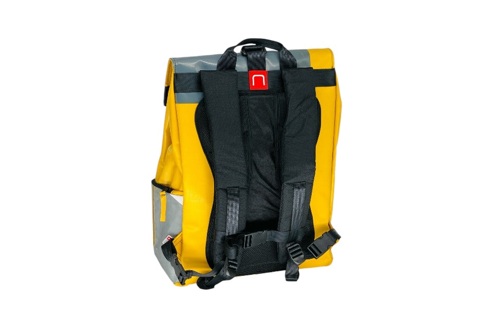 sac à dos nine june swiss made bâche de camion recyclée nomad 25 litres.swiss made, recycling, upcycling, tructarpaunlin, backpack, adventurer
