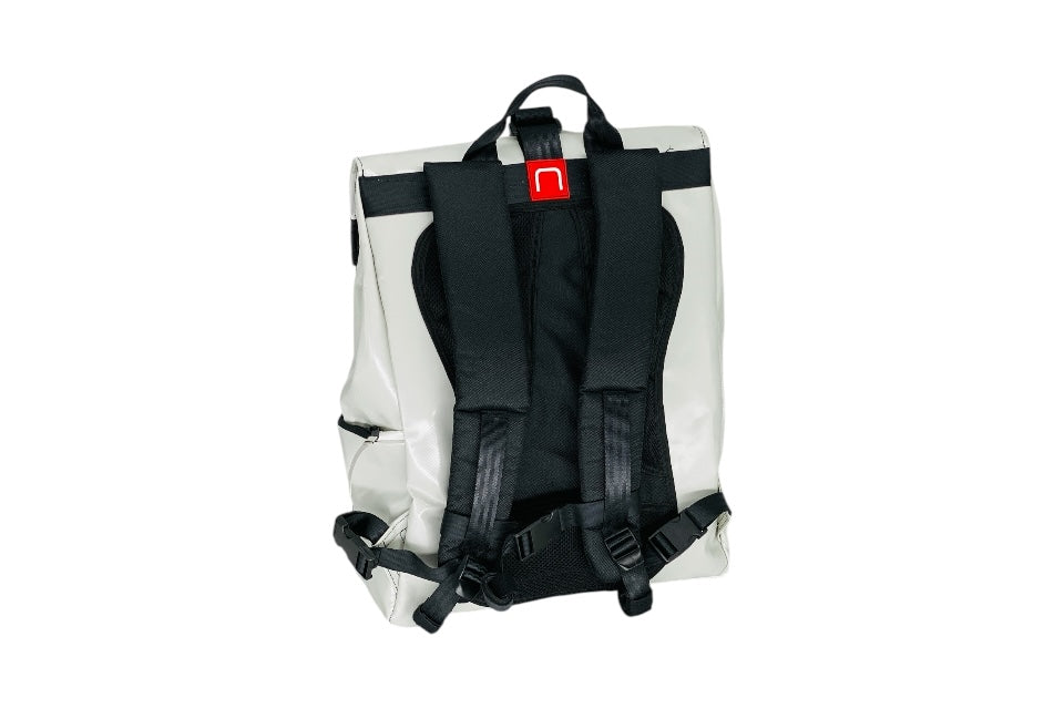 sac à dos nine june swiss made bâche de camion recyclée nomad 25 litres.swiss made, recycling, upcycling, tructarpaunlin, backpack, adventurer